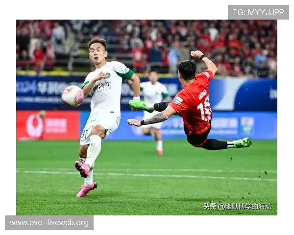 打造属于你的线上真人足球梦之队，提升战术策略与比赛胜率